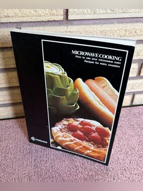 80's "Microwave Cooking" Cookbook - Samsung Cookbook - Bilingual - 80's Kitchen